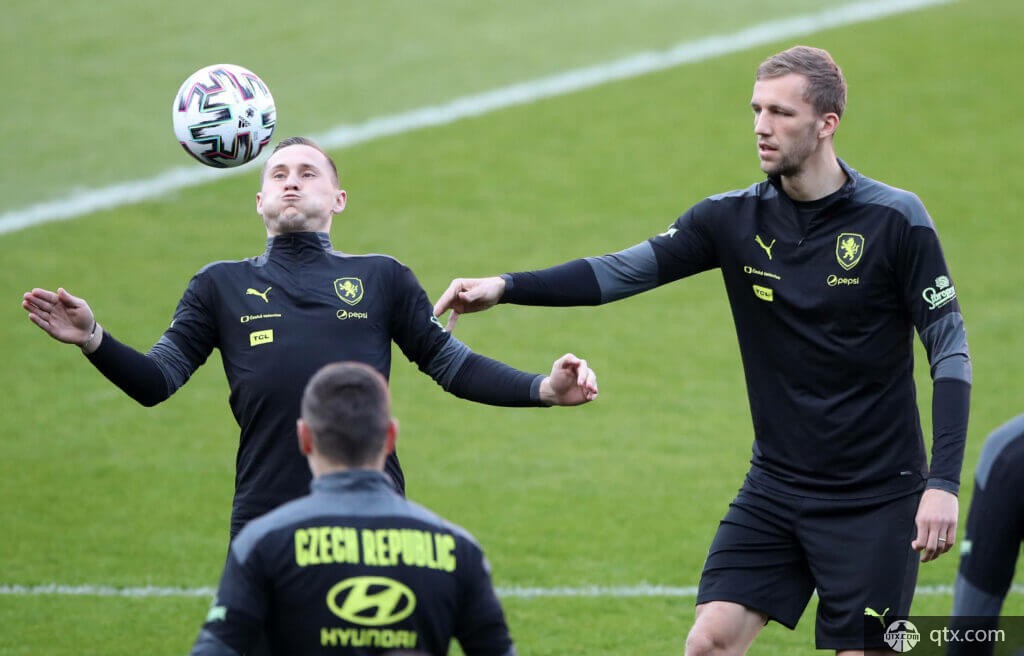 某扑万人投票：詹皇碾压夺冠，库里第六引争议？