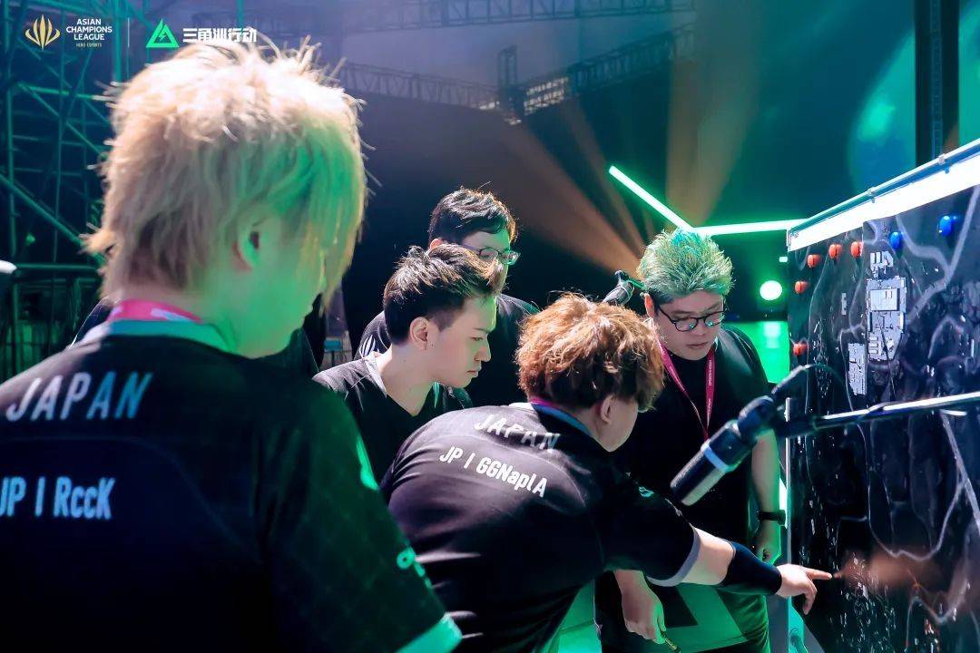 球迷们必须 球迷们必须