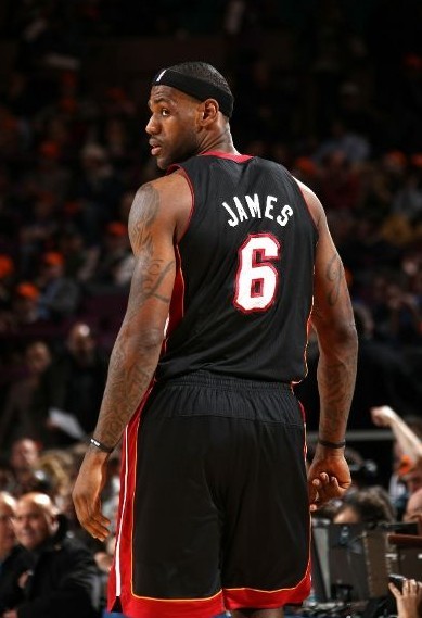 曼城官方致敬德布劳内：十年相伴创传奇 蓝月故事终谢幕